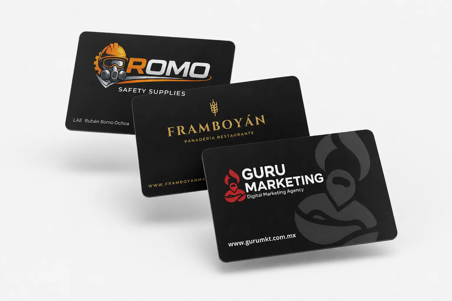 Tarjetas digitales personalizadas de Guru Marketing, Framboyán y Romo sobre fondo claro
